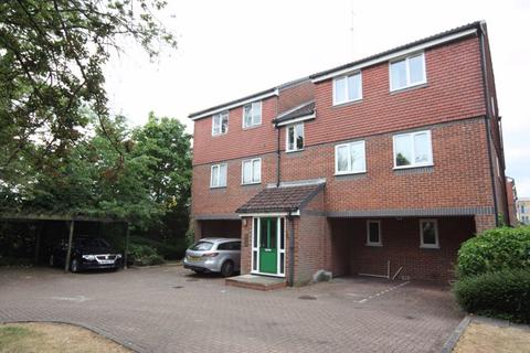 Flat 5, 50 Adrienne Avenue, Southall, UB1 2QW