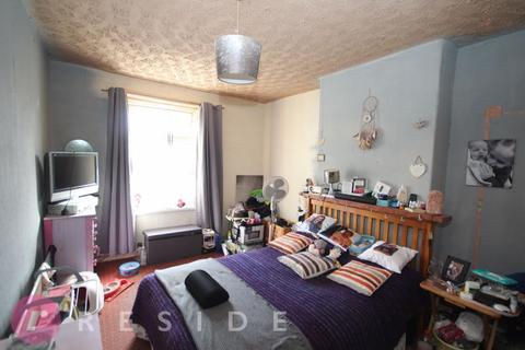 4 bedroom end of terrace house for sale, Queen Street, Littleborough OL15