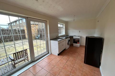 3 bedroom end of terrace house to rent, Wayford Walk, NG6