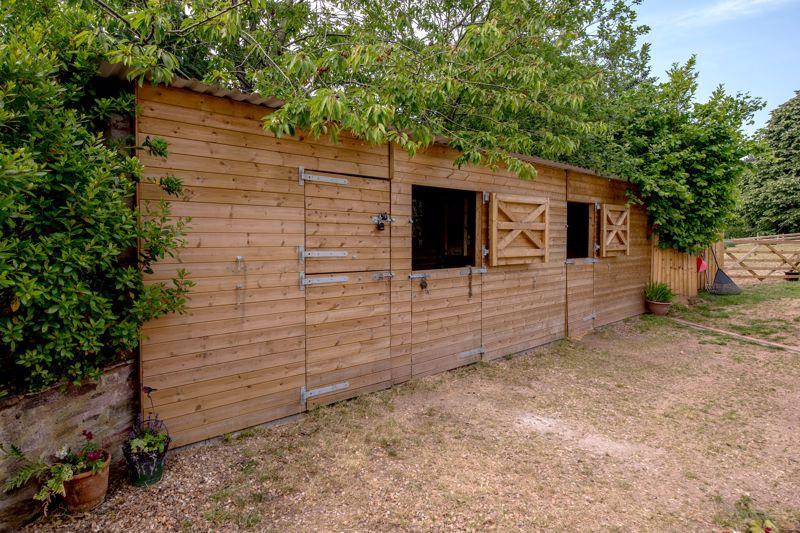 Stables/stores