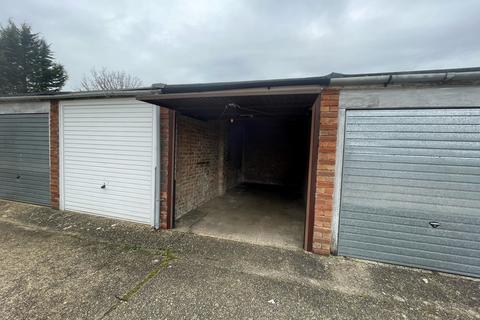 Garage to rent - Brook Close