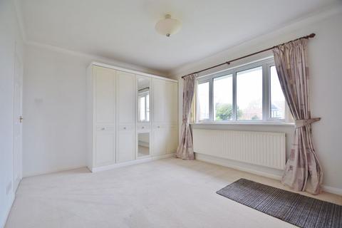 9 Lashlake Road, Thame, OX9 3BA