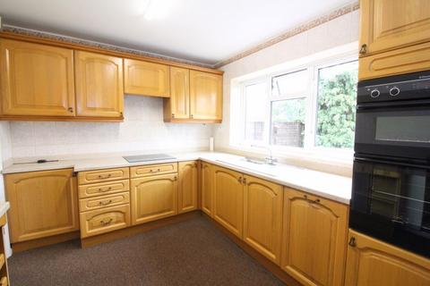 3 bedroom detached house for sale, Bromley Lane, Kingswinford DY6