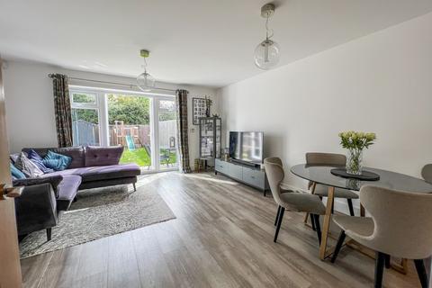 17 Highwell Gardens, Hawkwell, Hockley, SS5 4LY