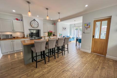 42 Broadlands Road, Hockley, SS5 5DS