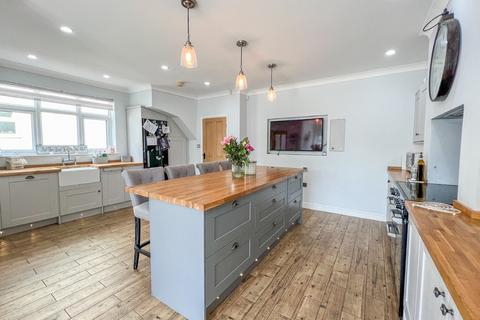 42 Broadlands Road, Hockley, SS5 5DS