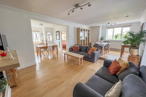 51 Broad Walk, Hockley, SS5 5DG