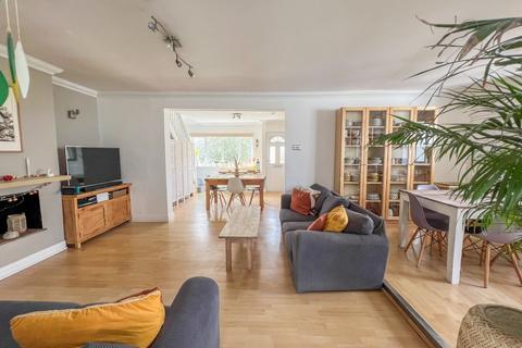 51 Broad Walk, Hockley, SS5 5DG