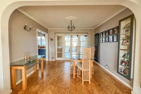105 Greensward Lane, Hockley, SS5 5HG
