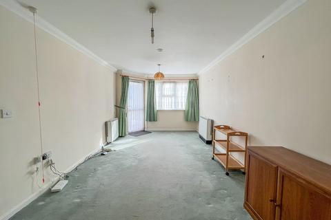 2 bedroom flat for sale, Oak Lodge, Southend Road, Hockley