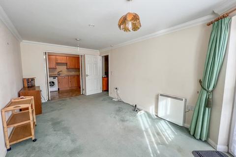 2 bedroom flat for sale, Oak Lodge, Southend Road, Hockley
