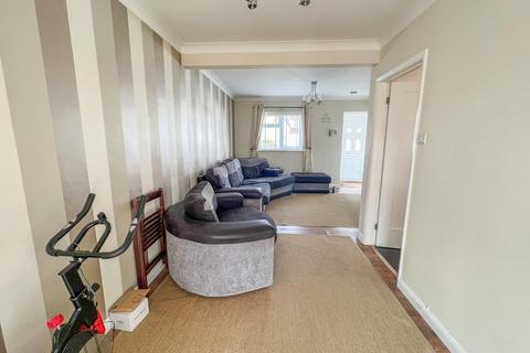 21 Adams Glade, Rochford, SS4 3LA