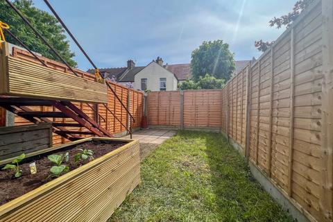 70a Cotswold Road, Westcliff-on-sea, SS0 8AB