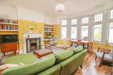 70a Cotswold Road, Westcliff-on-sea, SS0 8AB