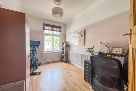 70a Cotswold Road, Westcliff-on-sea, SS0 8AB