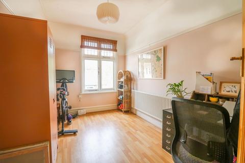 70a Cotswold Road, Westcliff-on-sea, SS0 8AB