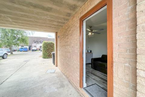 17 Allerton Close, Rochford, SS4 3AR