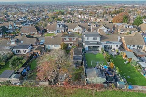 4 bedroom semi-detached house for sale, Broadlands Avenue, Rayleigh