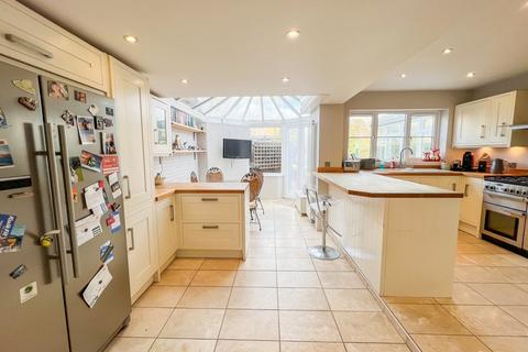 4 bedroom semi-detached house for sale, Nelson Road, Rochford