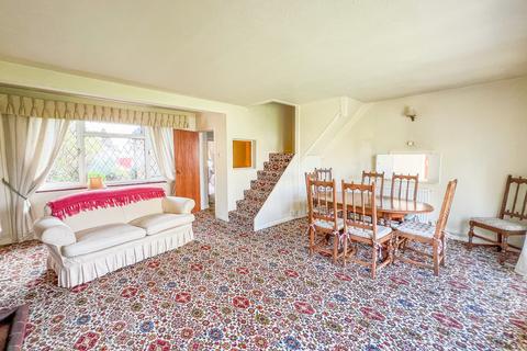 32 Nelson Road, Rayleigh, SS6 8HB