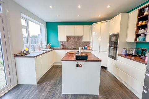 3 bedroom semi-detached house for sale, Manners Way, Southend-on-Sea