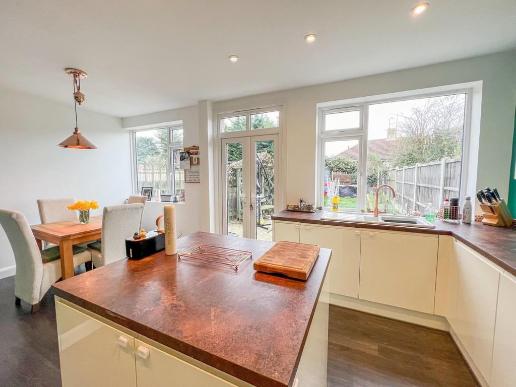 Manners Way, SouthendonSea 3 bed semidetached house for sale £375,000