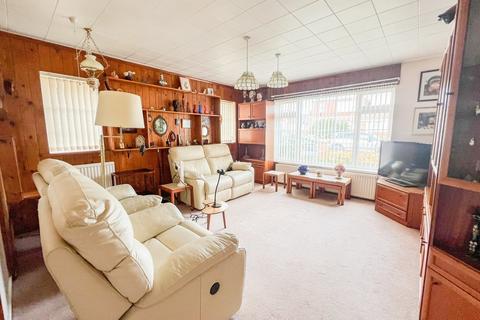 2 bedroom detached bungalow for sale - Orchard Avenue, Hockley