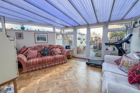 12 Broad Walk, Hockley, SS5 5DD