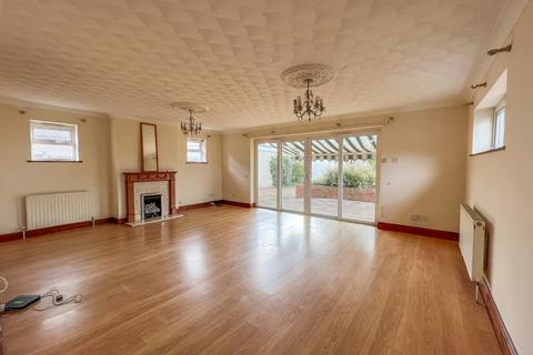 45 Central Avenue, Rochford, SS4 3BG