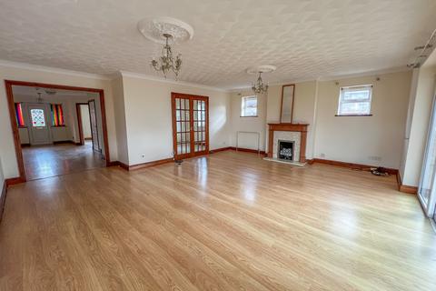 45 Central Avenue, Rochford, SS4 3BG