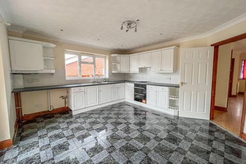 45 Central Avenue, Rochford, SS4 3BG