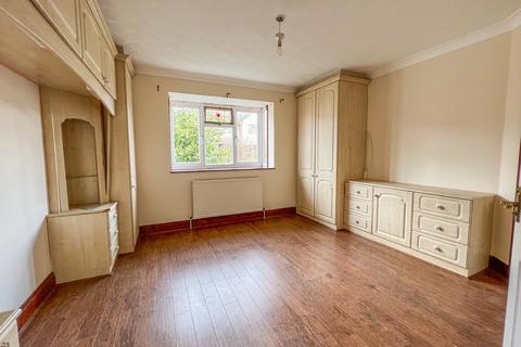 45 Central Avenue, Rochford, SS4 3BG