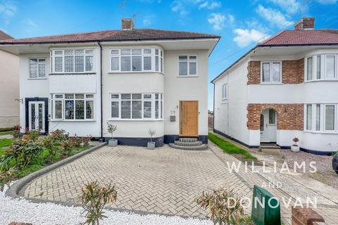 21 Belchamps Way, Hockley, SS5 4NT