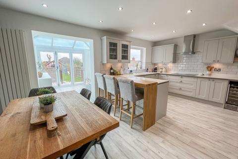21 Belchamps Way, Hockley, SS5 4NT