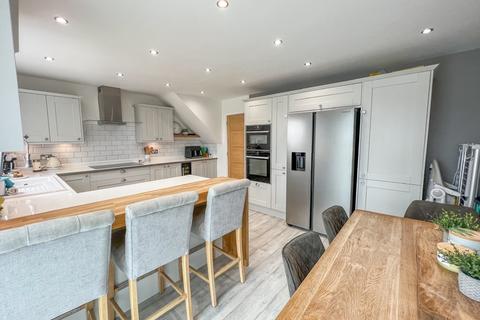 21 Belchamps Way, Hockley, SS5 4NT