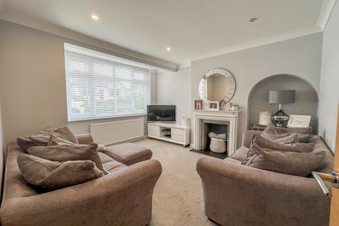 21 Belchamps Way, Hockley, SS5 4NT
