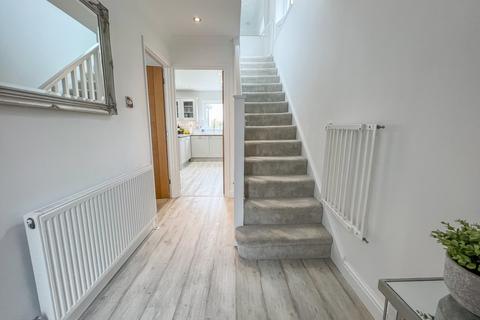 21 Belchamps Way, Hockley, SS5 4NT