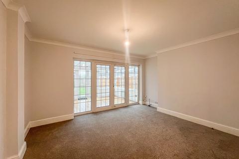 97 Crouch Avenue, Hullbridge, Hockley, SS5 6HW