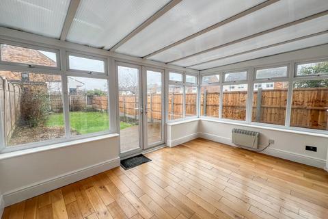97 Crouch Avenue, Hullbridge, Hockley, SS5 6HW