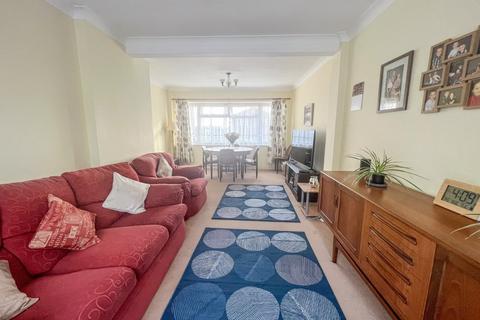 16 Cedar Walk, Canewdon, Rochford, SS4 3QL
