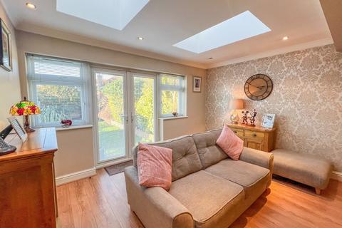 129 Greensward Lane, Hockley, SS5 5HS