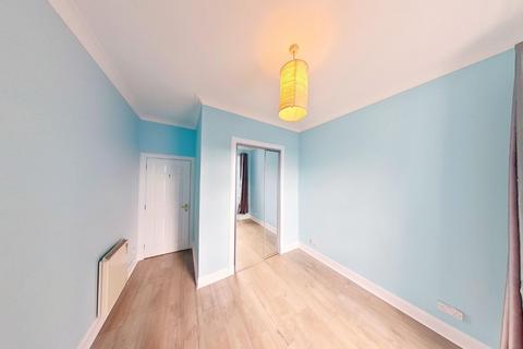 2 bedroom flat to rent, West Nicolson Street, Edinburgh, EH8