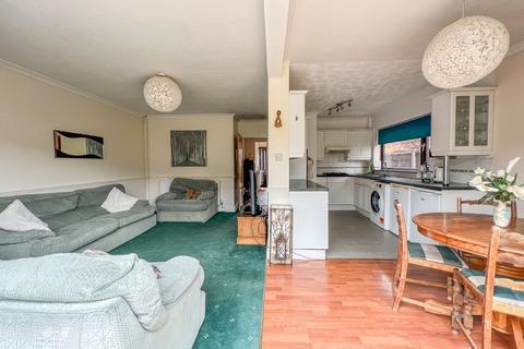 9 Coventry Close, Hullbridge, Hockley, SS5 6BB