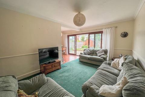 9 Coventry Close, Hullbridge, Hockley, SS5 6BB