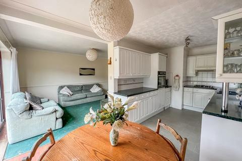 9 Coventry Close, Hullbridge, Hockley, SS5 6BB