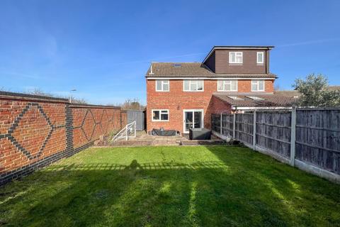 4 bedroom semi-detached house for sale, Bardfield Way, Rayleigh