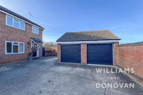 4 Bardfield Way, Rayleigh, SS6 9EP