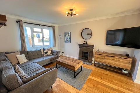 4 Bardfield Way, Rayleigh, SS6 9EP