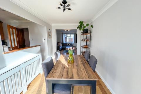4 Bardfield Way, Rayleigh, SS6 9EP