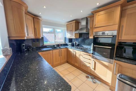 4 Bardfield Way, Rayleigh, SS6 9EP